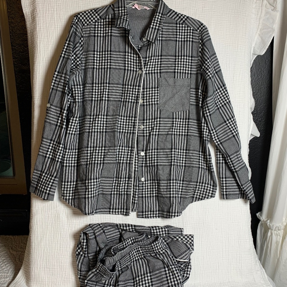 Victoria Secret black & white plaid cotton pajamas Large short length in bottoms